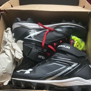 UA Crusher Rim Football Cleats